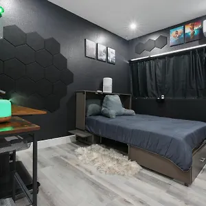 Apartment Modern A Creator's Dream, Tampa